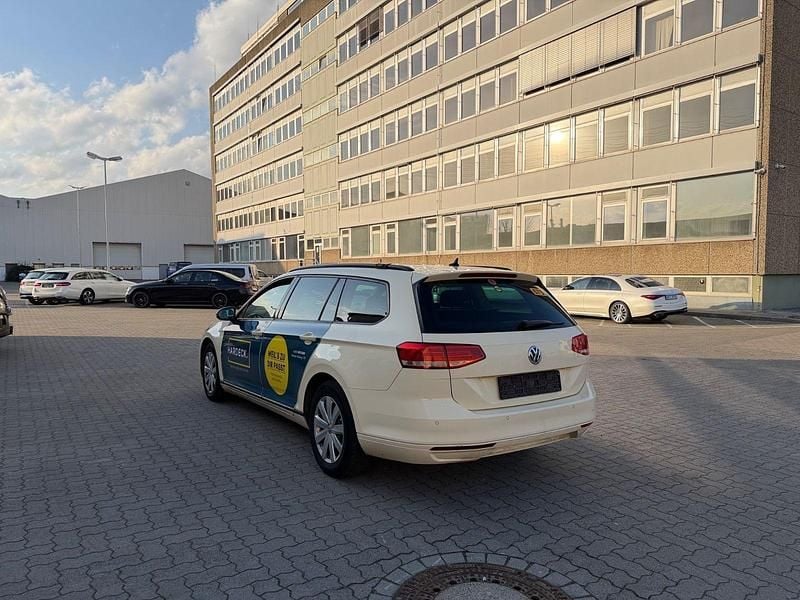 Gebraucht VW Passat Trendline 150 PS (110 kW) 2017 Gelb Kombi
