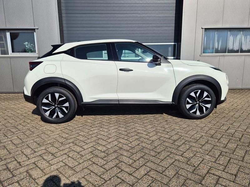 Neu Nissan Juke Acenta 114 PS (83 kW) 2026 Dark grey SUV