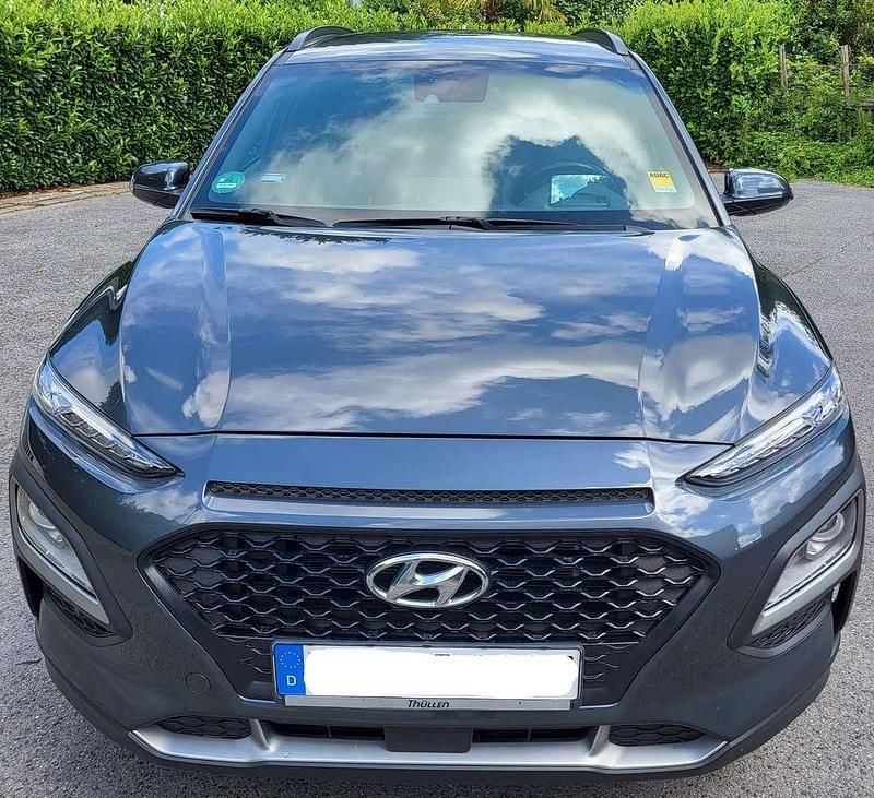 Grau Gebraucht 2020 Hyundai Kona Advantage SUV | 18.900 € (Fairer Preis) - Bild 1/4
