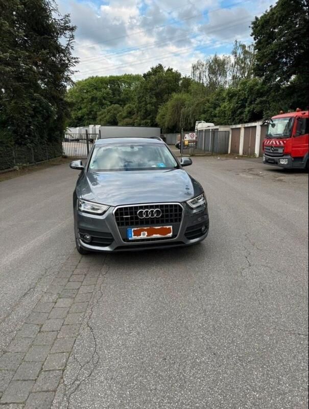 Grau Gebraucht 2011 Audi Q3 Comfort SUV | 12.000 € (Fairer Preis) - Bild 1/4