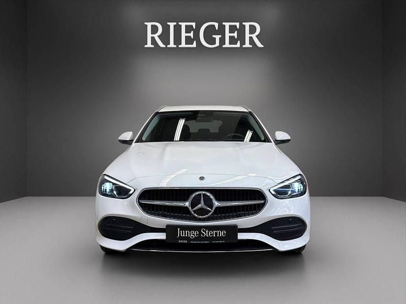 Gebraucht Mercedes C300e Avantgarde 204 PS (150 kW) 2024 Weiß Limousine