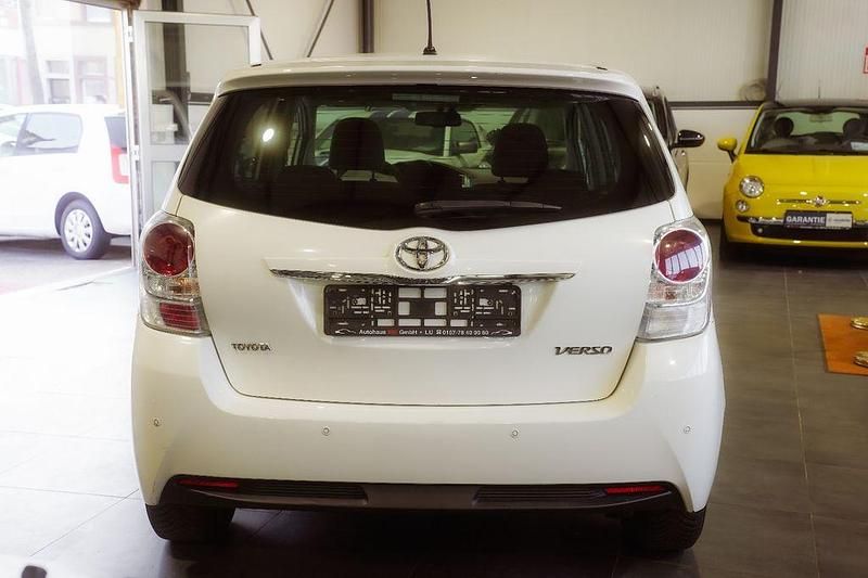 Gebraucht Toyota Verso Life 124 PS (91 kW) 2013 Weiß Van / Kleinbus