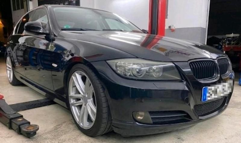 Gebraucht BMW 330 245 PS (180 kW) 2009 Schwarz Limousine