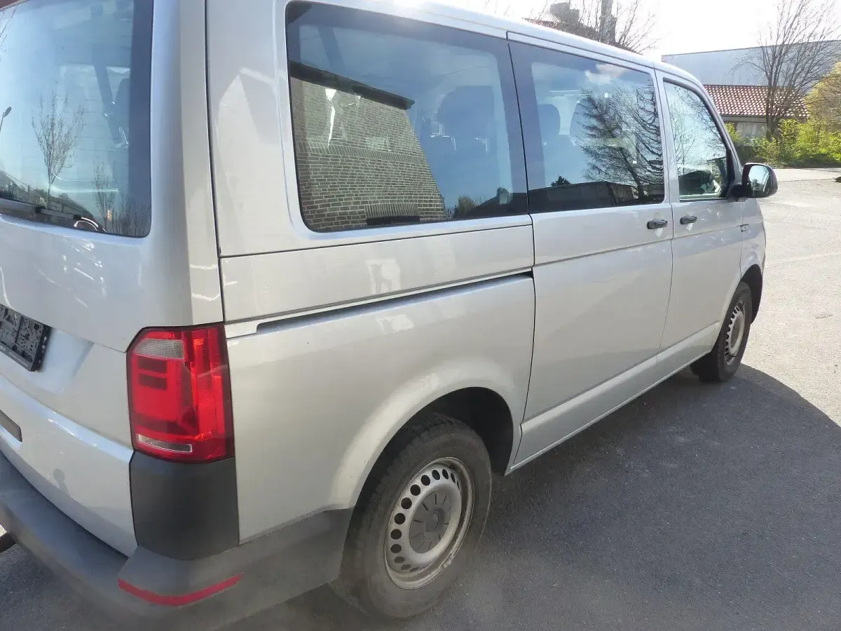 Gebraucht VW Transporter 102 PS (75 kW) 2018 Silber Van