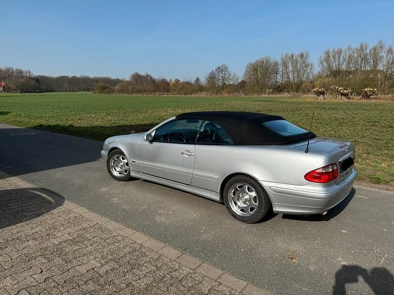 Gebraucht Mercedes CLK200 163 PS (119 kW) 2001 Silber Cabrio