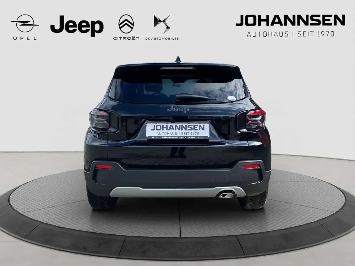 Neu Jeep Avenger 110 PS (80 kW) 2026 Schwarz, volcano black SUV