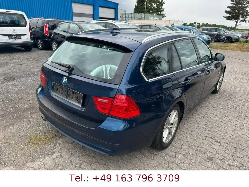 Gebraucht BMW 320 Sport Line 184 PS (135 kW) 2011 Blau Kombi