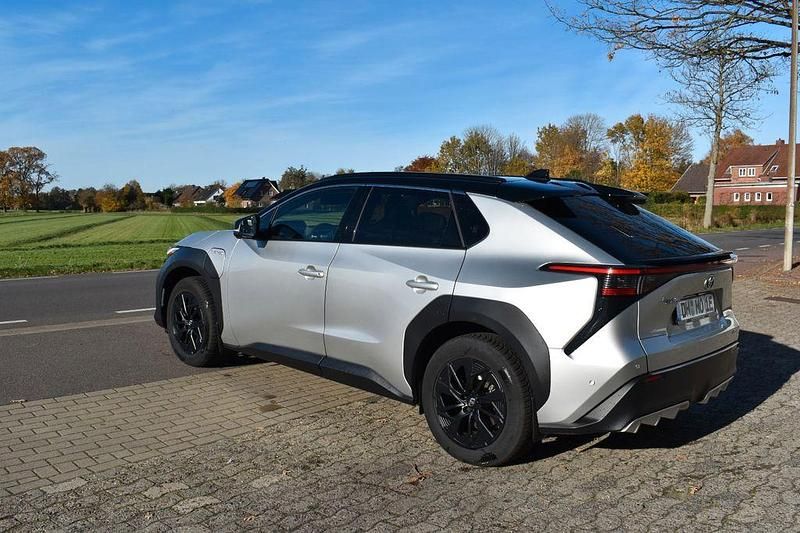 Gebraucht Toyota bZ4X 160 kW (218 PS) 2022 Silber SUV