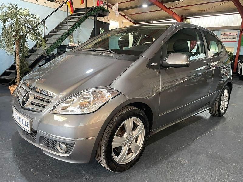 Grau Gebraucht 2010 Mercedes A180 Limousine | 5.990 € (Fairer Preis) - Bild 1/4