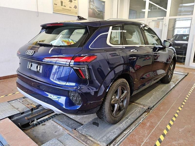 Neu Audi Q3 Advanced 150 PS (110 kW) 2025 2d navarrablau metallic SUV