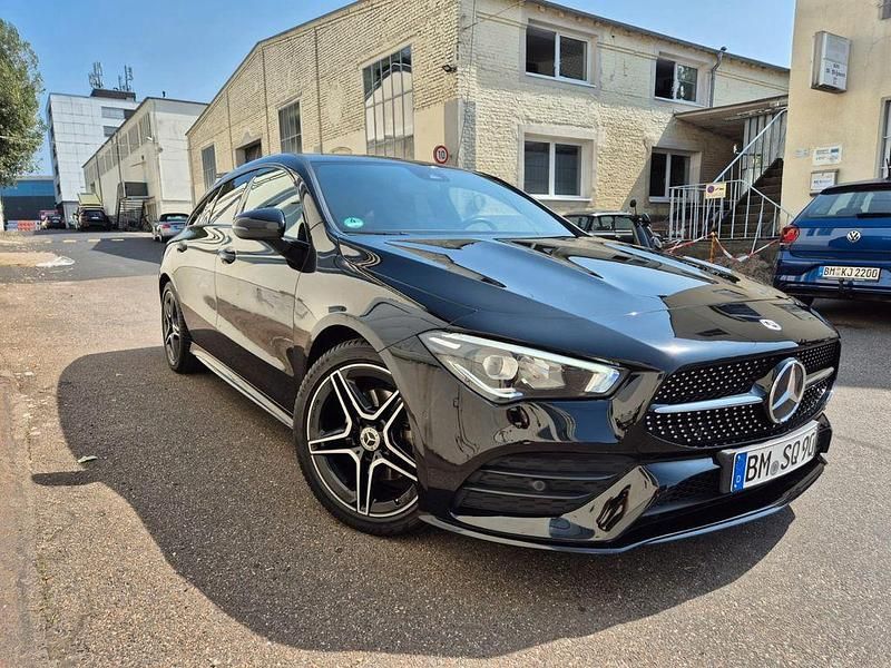 Schwarz Gebraucht 2023 Mercedes CLA200 Shooting Brake AMG Kombi | 32.290 € (Fairer Preis) - Bild 1/4