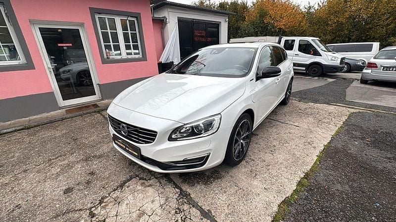 Weiß Gebraucht 2014 Volvo V60 Summum Kombi | 11.990 € (Guter Preis) - Bild 1/4