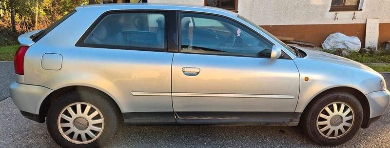 Silber Gebraucht 2000 Audi A3 Ambition Limousine | 700 € (Guter Preis) - Bild 1/4