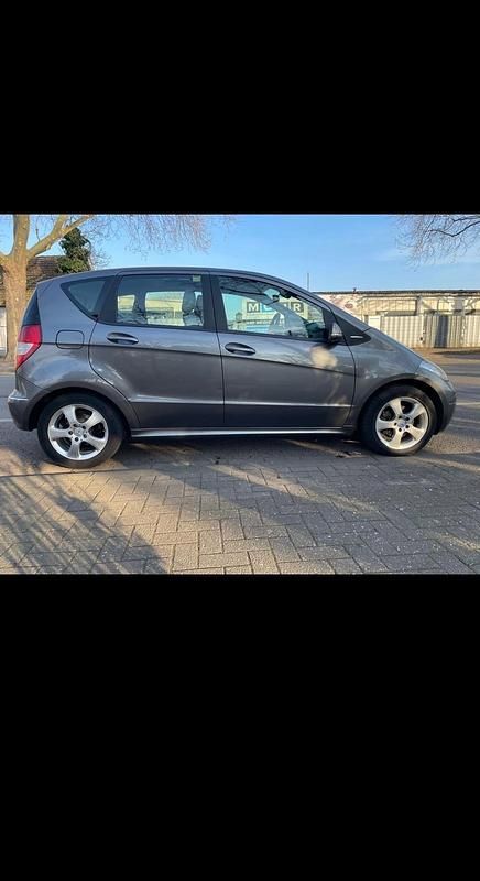 Grau Gebraucht 2010 Mercedes A180 Kleinwagen | 2.500 € (Superpreis) - Bild 1/4