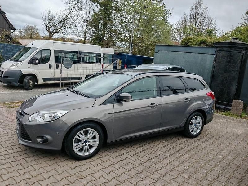 Gebraucht Ford Focus Trend 116 PS (85 kW) 2011 Braun Limousine