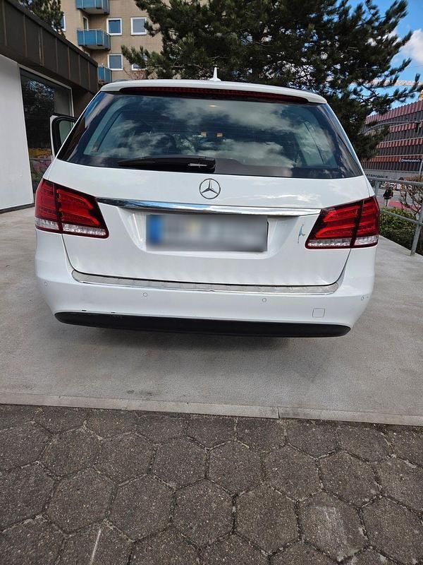 Gebraucht Mercedes E220 Edition 170 PS (125 kW) 2014 Weiß Kombi