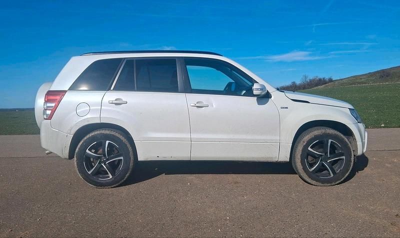Gebraucht Suzuki Grand Vitara 129 PS (94 kW) 2011 Weiß SUV