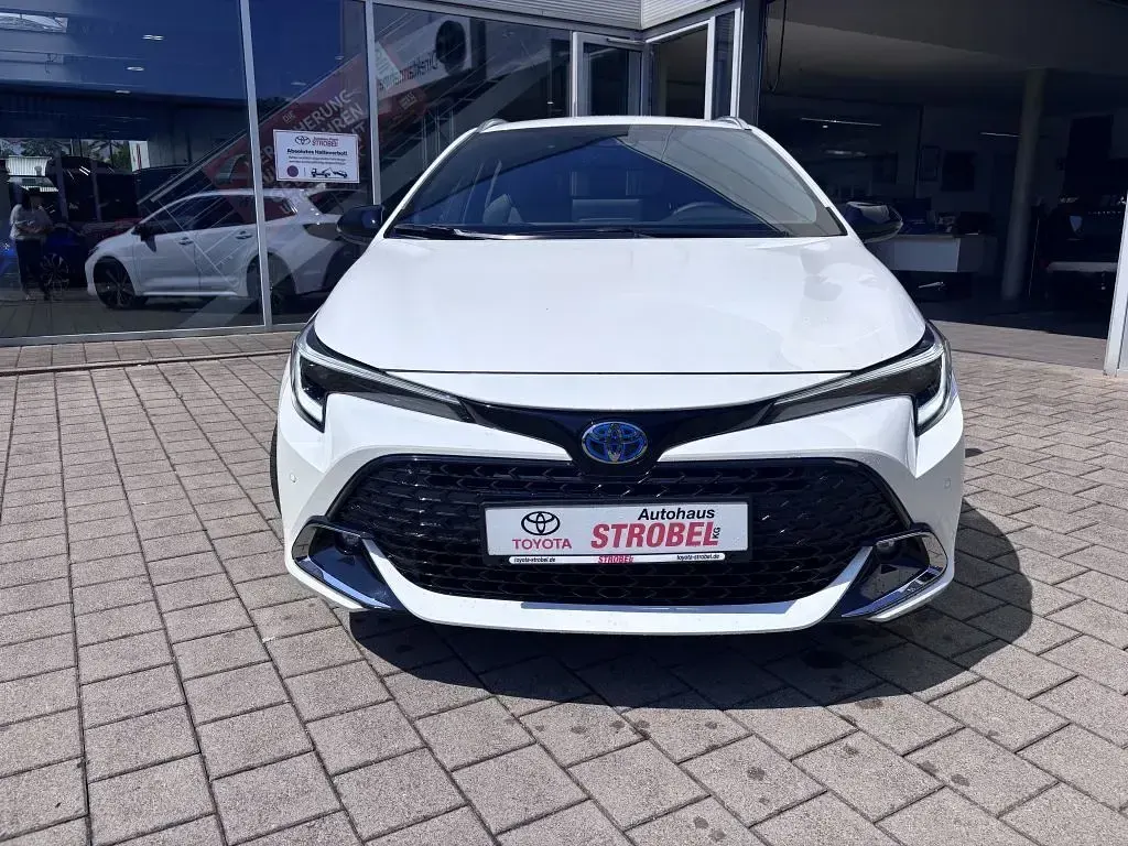 Neu Toyota Corolla 178 PS (130 kW) 2026 Schneeweiß Limousine
