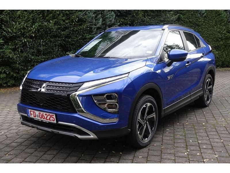P) (blau Gebraucht 2024 Mitsubishi Eclipse Cross Plus SUV | 32.390 € (Teuer) - Bild 1/4