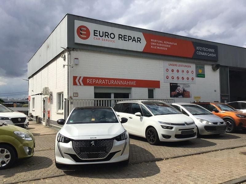 Weiß Gebraucht 2021 Peugeot e-208 GT Kleinwagen | 14.900 € (Superpreis) - Bild 1/4