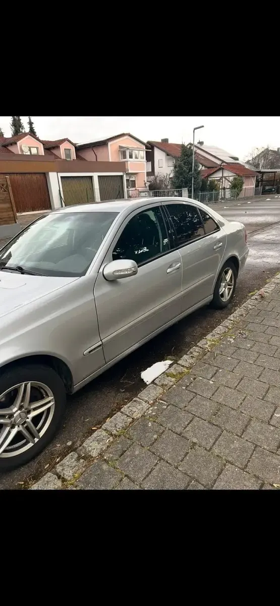 Gebraucht Mercedes E220 150 PS (110 kW) 2002 Silber Limousine