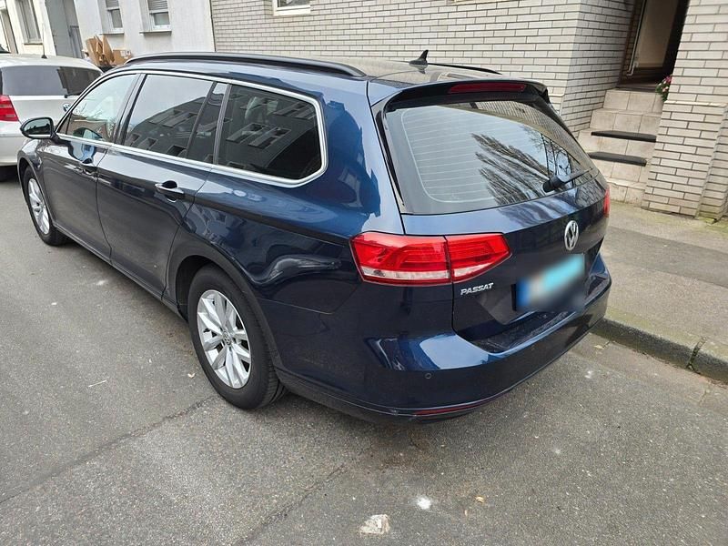 Gebraucht VW Passat 150 PS (110 kW) 2015 Blau Kombi