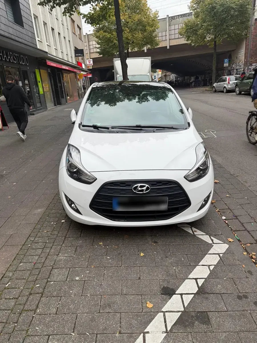 Gebraucht Hyundai ix20 125 PS (91 kW) 2016 Weiß Kleinwagen