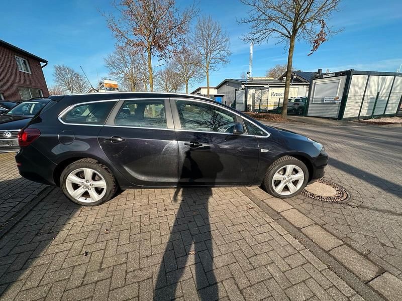 Gebraucht Opel Astra 140 PS (102 kW) 2011 Schwarz Kombi