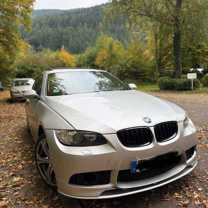 Silber Gebraucht 2007 BMW 325 Coupé | 7.500 € - Bild 1/3