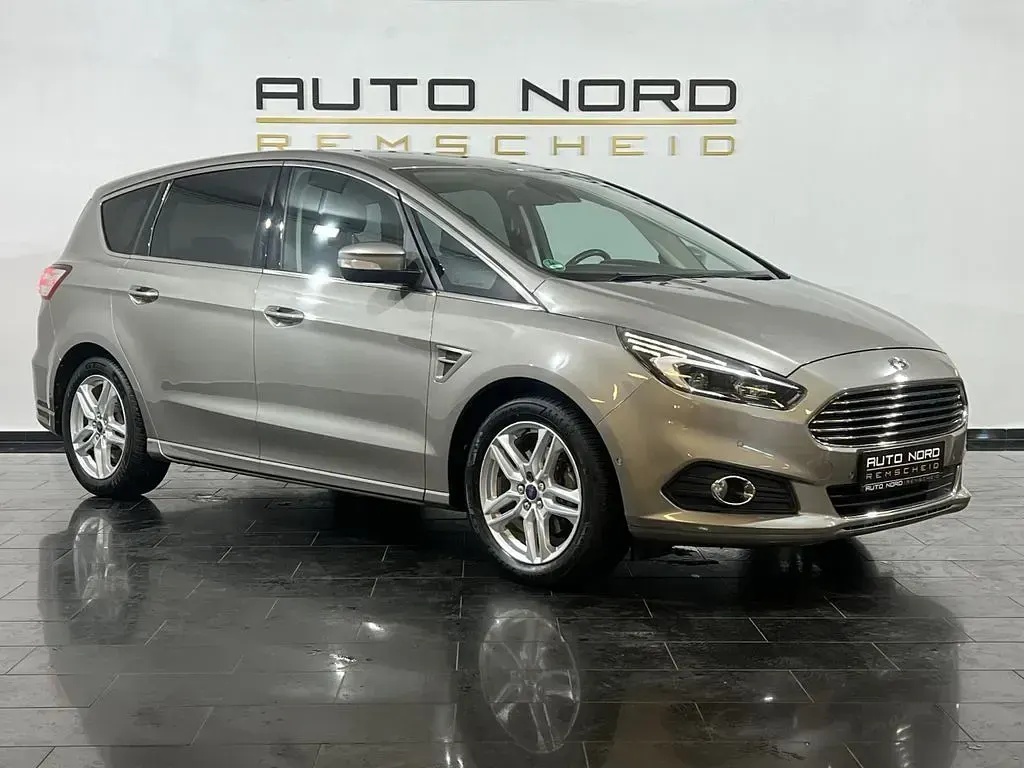 Gebraucht Ford S-MAX Titanium 209 PS (153 kW) 2016 Silber Van / Kleinbus
