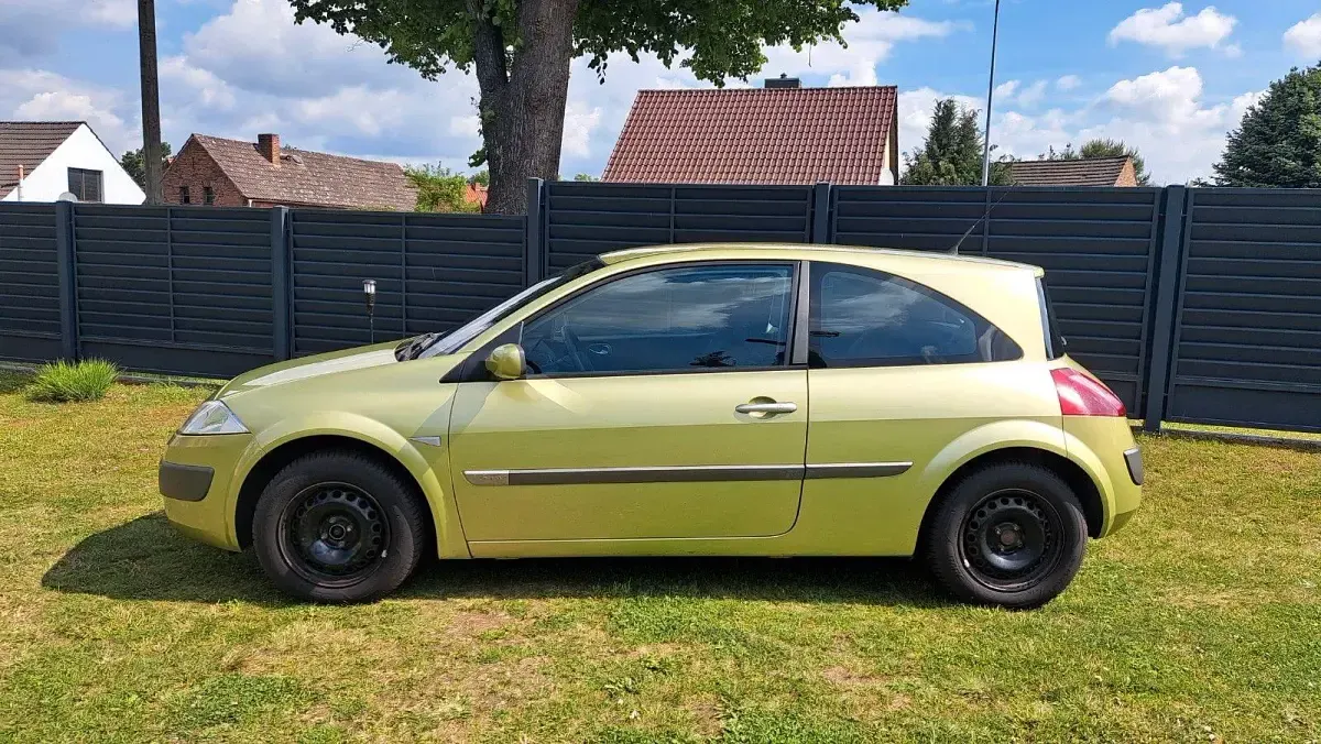 Gebraucht Renault Mégane II Dynamique 113 PS (83 kW) 2003 Grün Limousine