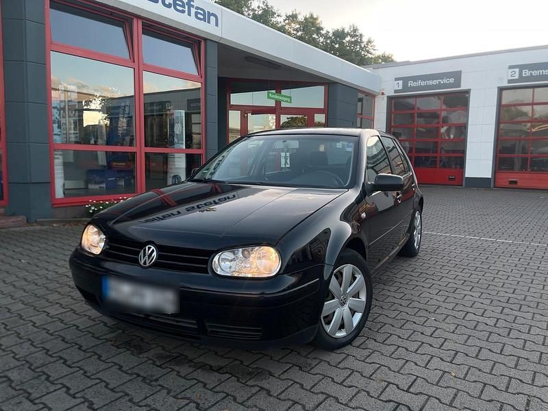 Schwarz Gebraucht 2004 VW Golf IV Kleinwagen | 1.800 € (Fairer Preis) - Bild 1/4