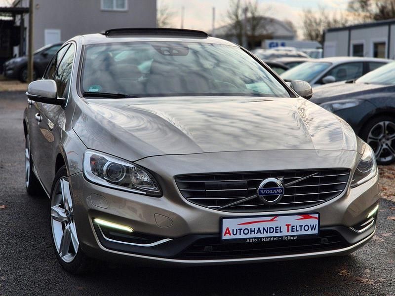 Gebraucht Volvo S60 Summum 190 PS (139 kW) 2015 Beige Limousine