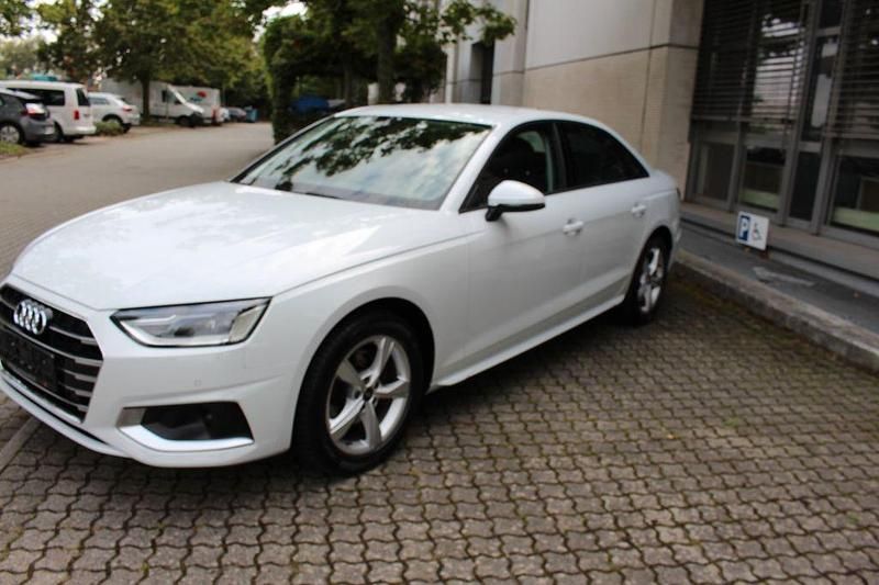 Gebraucht Audi A4 S-Line 163 PS (119 kW) 2022 Weiß Limousine