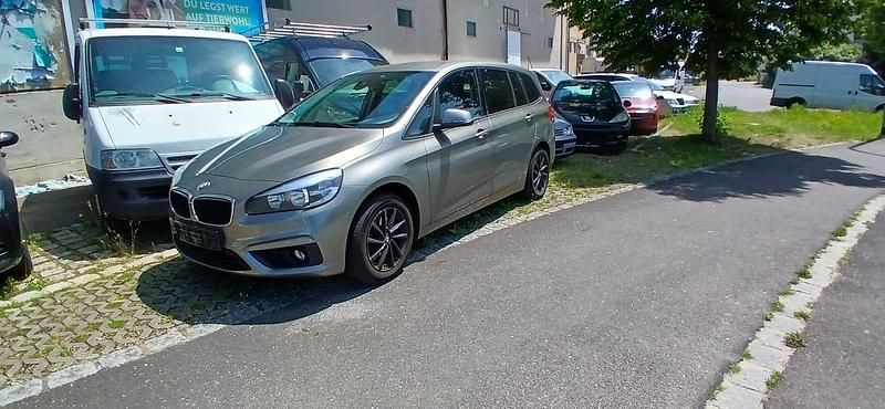 Grau Gebraucht 2016 BMW 218 Sport Line Van / Kleinbus | 8.950 € (Fairer Preis) - Bild 1/4