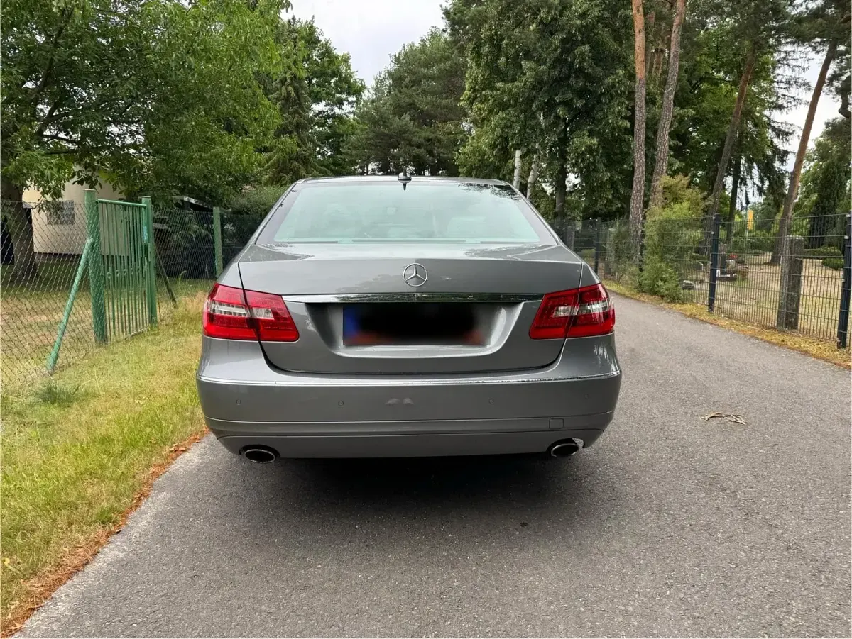 Gebraucht Mercedes E300 Elegance 231 PS (169 kW) 2010 Silber Limousine