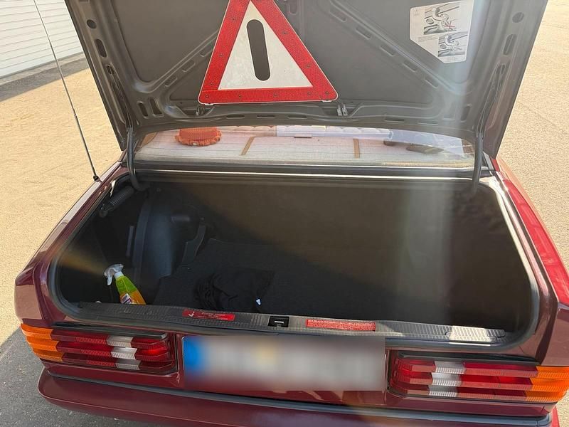 Gebraucht Mercedes 190 72 PS (52 kW) 1985 Rot Limousine