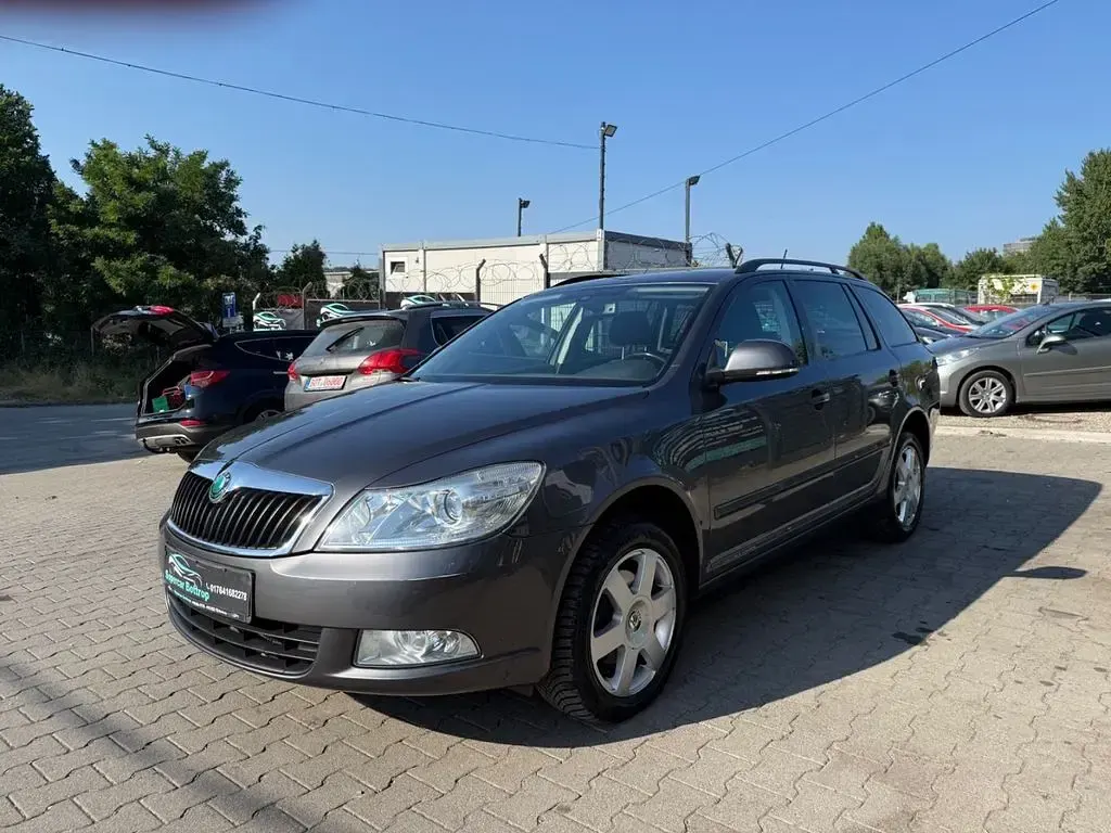 Gebraucht Skoda Octavia Ambition 140 PS (102 kW) 2016 Grau Kombi