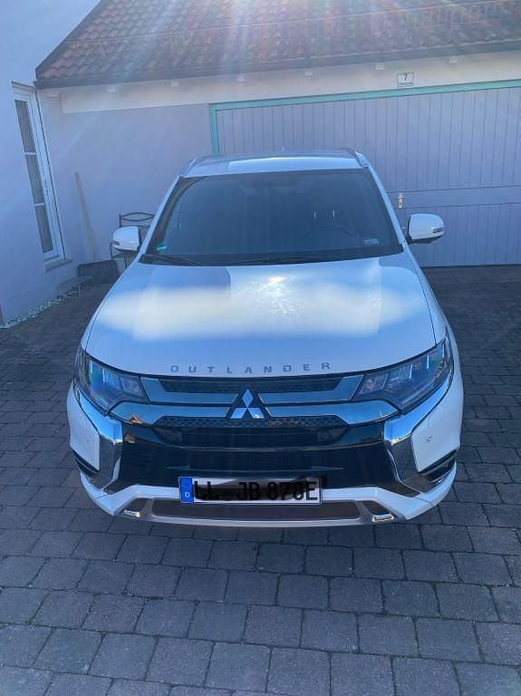Gebraucht Mitsubishi Outlander P-HEV 224 PS (164 kW) 2018 Weiß SUV