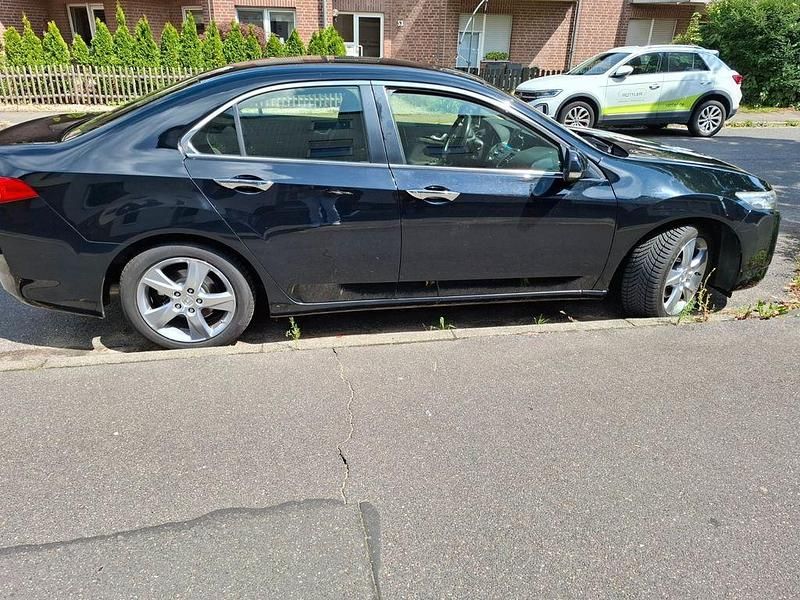 Schwarz Gebraucht 2015 Honda Accord Elegance Limousine | 13.500 € (Etwas zu teuer) - Bild 1/4