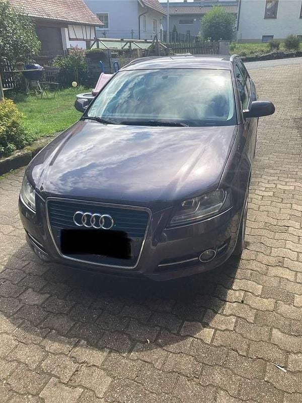 Grau Gebraucht 2011 Audi A3 Ambiente Limousine | 4.000 € (Superpreis) - Bild 1/4