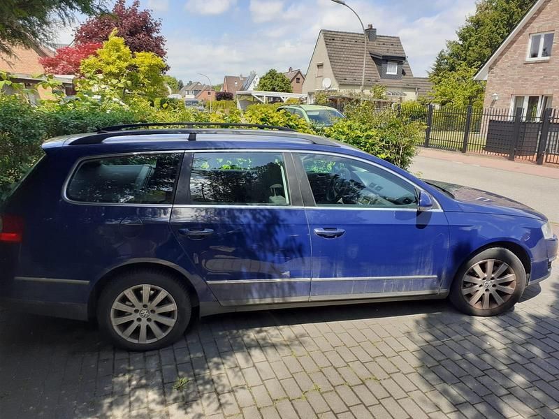 Blau Gebraucht 2007 VW Passat Kombi | 3.455 € (Etwas zu teuer) - Bild 1/4