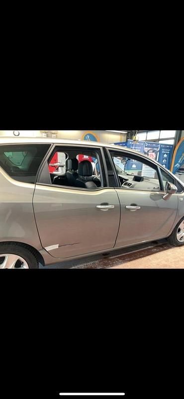 Gebraucht Opel Meriva 100 PS (73 kW) 2011 Braun Van / Kleinbus