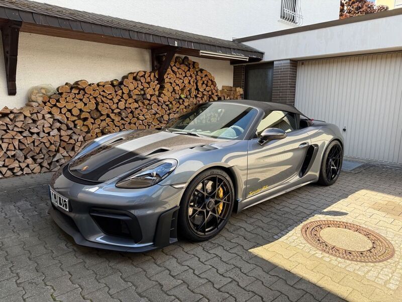 Grau Gebraucht 2023 Porsche Boxster Spyder Cabrio | 165.718 € (Fairer Preis) - Bild 1/4
