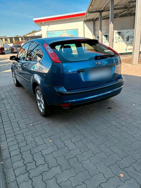 Usata Ford Focus 80 CV (58 kW) 2005 Blu Utilitaria