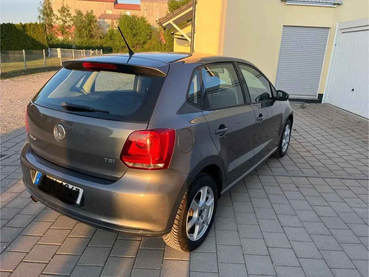 Gebraucht VW Polo 90 PS (66 kW) 2014 Grau Kleinwagen