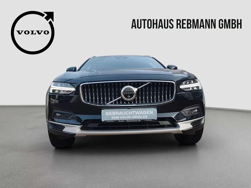 Gebraucht Volvo V90 CC Plus 197 PS (144 kW) 2024 Onyx black / metallic Kombi