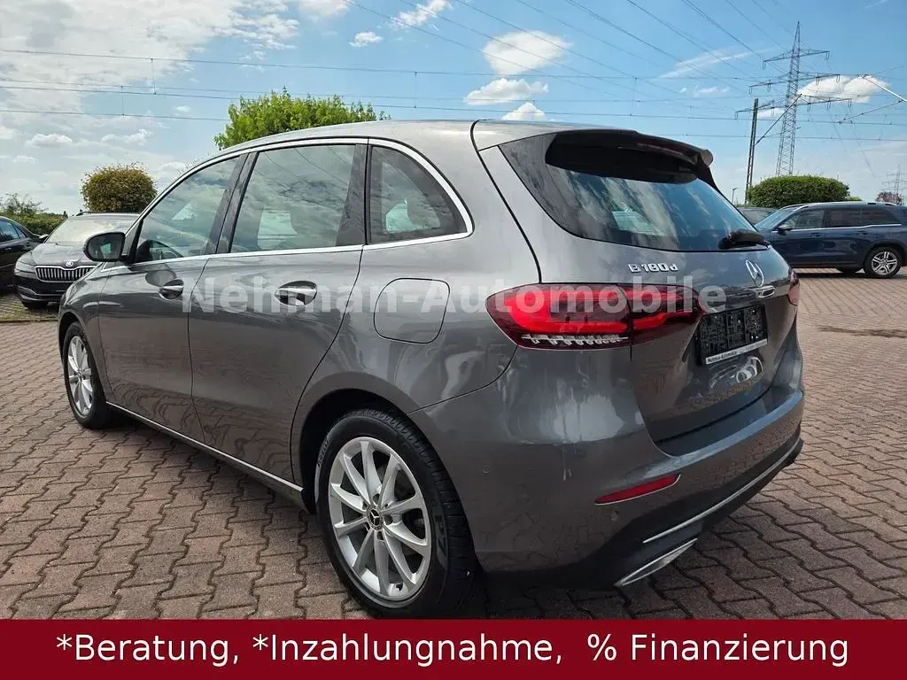 Gebraucht Mercedes B180 116 PS (85 kW) 2019 Grau Kleinwagen