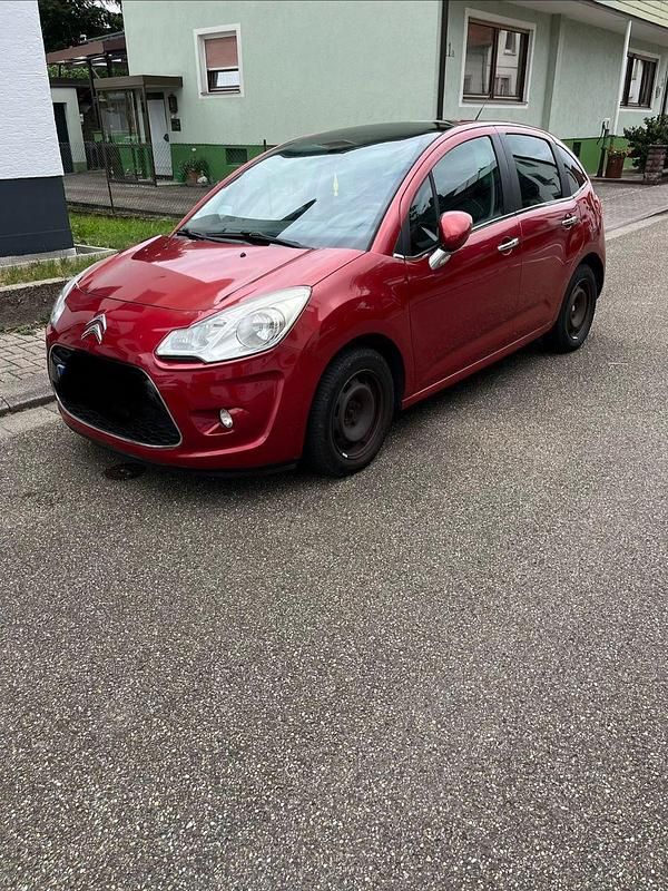 Gebraucht Citroën C3 Tendance 73 PS (53 kW) 2011 Rot Limousine