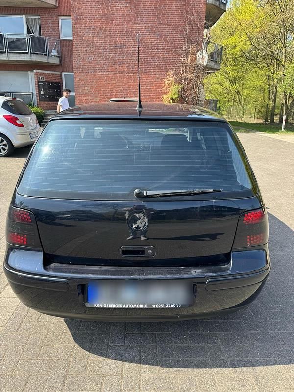 Schwarz Gebraucht 2002 VW Golf IV Kombi | 1.350 € (Superpreis) - Bild 1/4